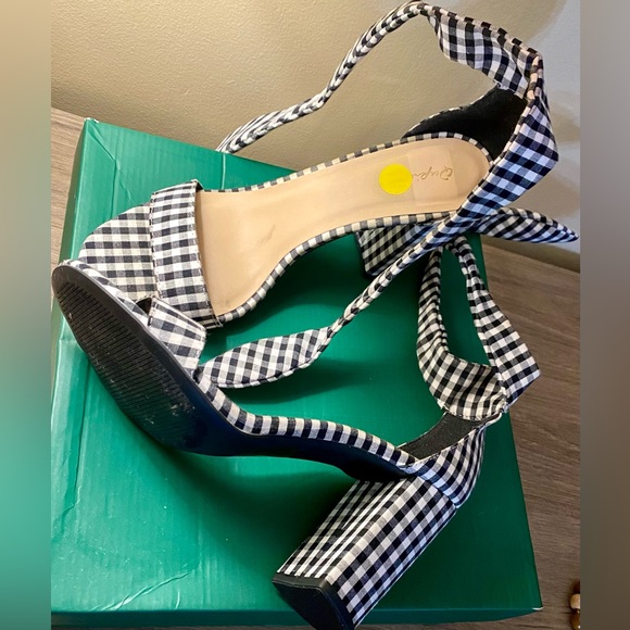 Black and white checkered sandals - Picture 7 of 9